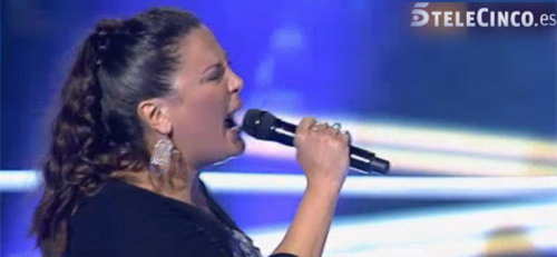 Estela Amaya durante su actuación en La Voz. / Telecinco.es