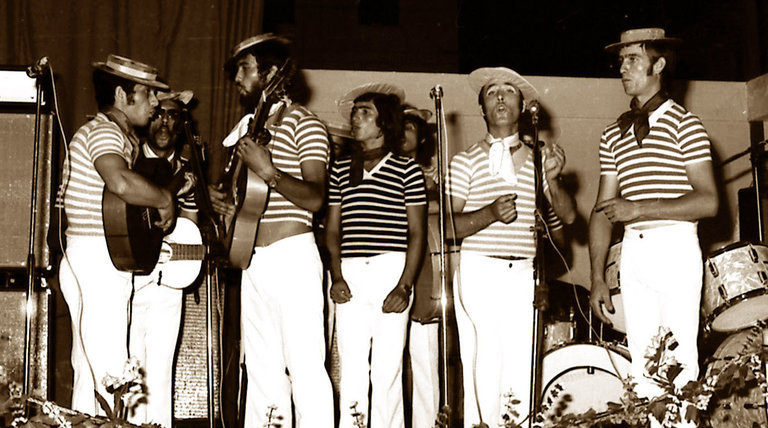 Manuel Varo (segundo por la derecha) en la comparsa 'Los Cariocas' de 1974. 